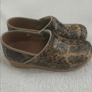 Sanita Brown Leather Clogs in snakeskin print. Size 39. I do not have the box
